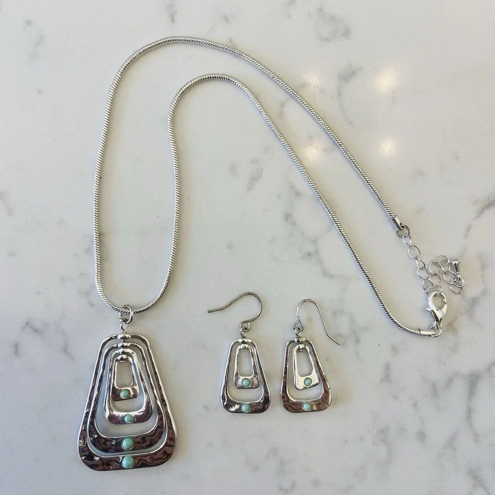 Costume Jewelry‎ Set Necklace + Earrings Silver Plated With Blue Dot Accents 16